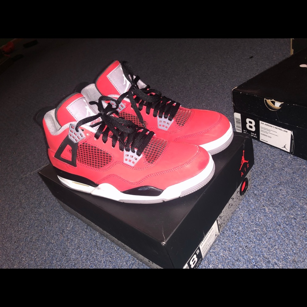 Jordan 4 Toro Bravo